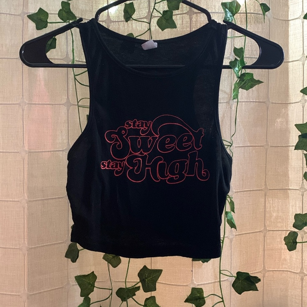 i’m selling this crop top